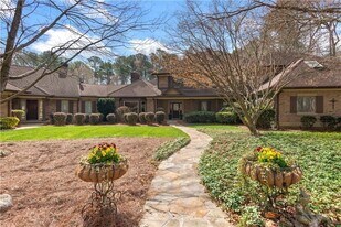 15905 Westbrook Rd in Alpharetta, GA - Building Photo