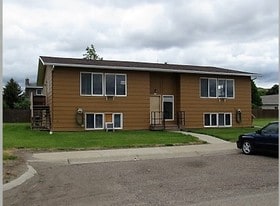 702 N Nowlan Ave in Glendive, MT - Building Photo