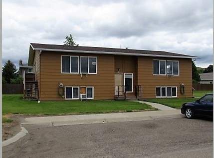 702 N Nowlan Ave in Glendive, MT - Building Photo