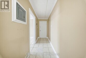 36 Market St in Brampton, ON - Building Photo - Building Photo