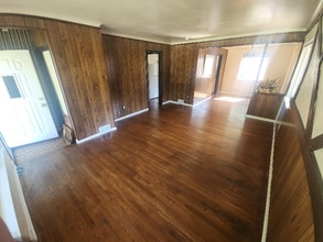 8635 N Evangeline St in Dearborn Heights, MI - Foto de edificio - Building Photo