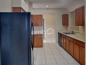 1027 Summer Breeze Dr in Brandon, FL - Building Photo - Building Photo
