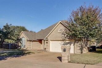 5901 River Bend Dr in Benbrook, TX - Building Photo - Building Photo
