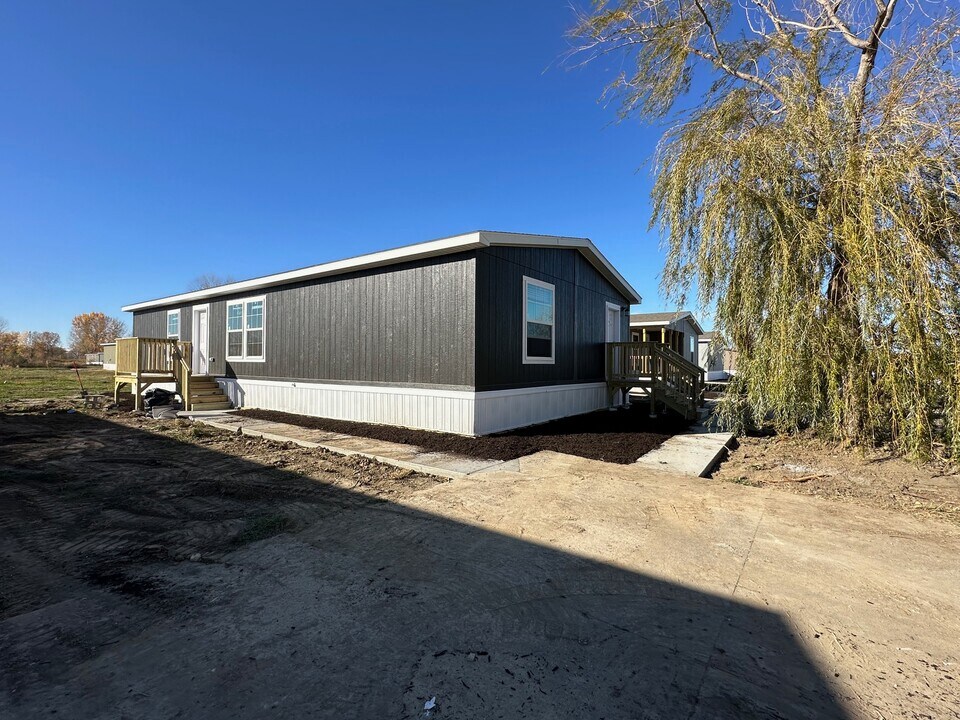 3606 Warren Ct in Bellevue, NE - Foto de edificio