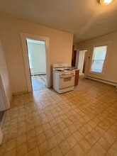 209-209 Glen St in New Britain, CT - Building Photo - Building Photo
