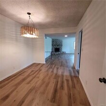 303 S Kenneth Rd in Burbank, CA - Building Photo - Building Photo