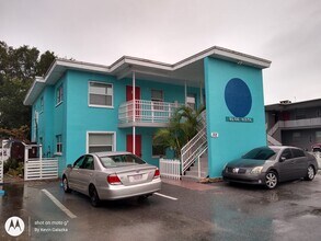 312 Avanda Ct, Unit 9 in Clearwater, FL - Building Photo - Building Photo