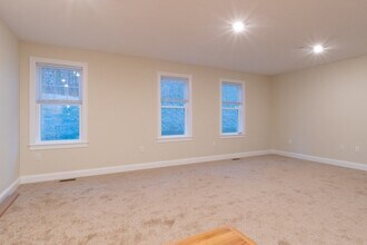 80 N Meadows Rd in Medfield, MA - Building Photo - Building Photo