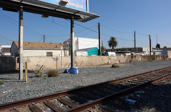 12414 Inglewood Ave in Hawthorne, CA - Building Photo - Building Photo