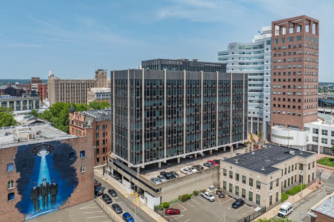 Soundview apartments in Bridgeport, CT - Foto de edificio - Building Photo