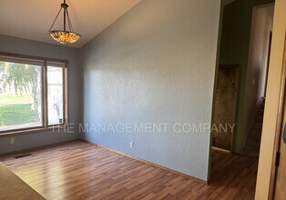2354 E 2900 N in Twin Falls, ID - Foto de edificio - Building Photo
