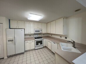 3059 Serenity Ln in Naperville, IL - Building Photo - Building Photo