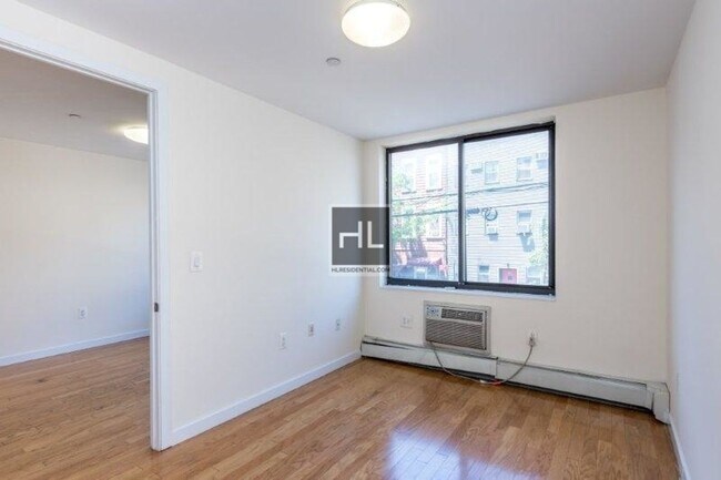 METROPOLITAN AVENUE in Brooklyn, NY - Building Photo - Building Photo