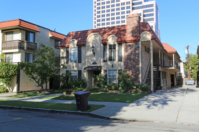 523 N Louise St in Glendale, CA - Foto de edificio - Building Photo