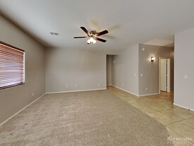 2097 E Paso Fino Dr in Queen Creek, AZ - Foto de edificio - Building Photo