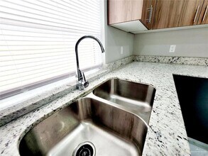 3803 Las Vistas Ln, Unit 2 in Weslaco, TX - Building Photo - Building Photo