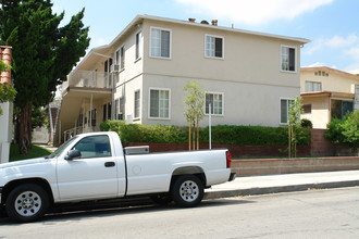 405-407 E Cedar Ave in Burbank, CA - Building Photo - Building Photo