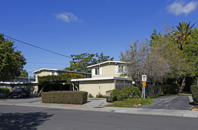 290 Ventura Ave in Palo Alto, CA - Foto de edificio - Building Photo