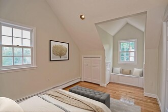 28 Fuller Ter, Unit 2 in Newton, MA - Foto de edificio - Building Photo