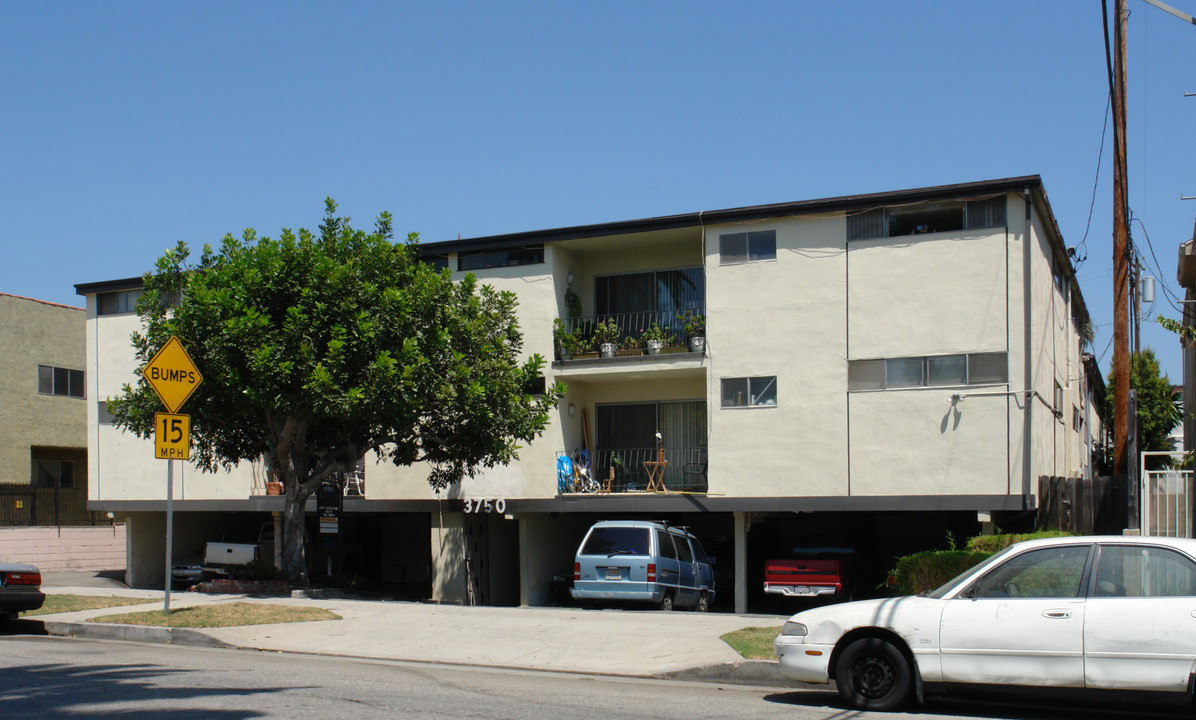 3750 Midvale Ave in Los Angeles, CA - Foto de edificio