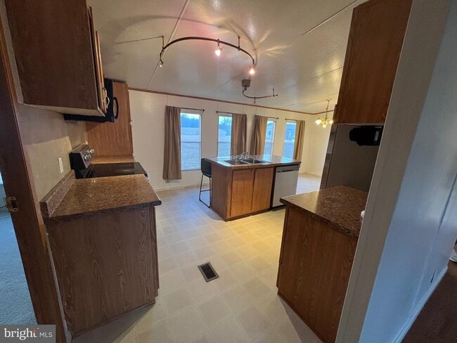 5738 Big Stone Beach Rd in Milford, DE - Foto de edificio - Building Photo