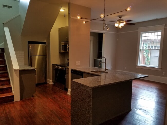 317 4th St NE, Unit C in Atlanta, GA - Building Photo - Building Photo