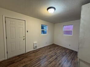 173 SE Lane Ave in Roseburg, OR - Building Photo - Building Photo