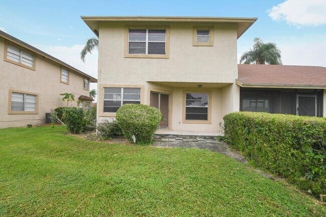 1475 Lake Mango Way, Unit Room 4 in 4B4B (Private Bathroom) in West Palm Beach, FL - Building Photo - Building Photo