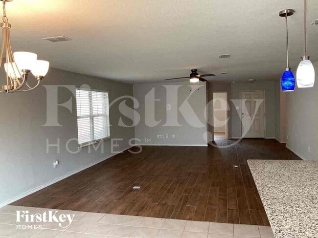 7513 Captain Ln in Fort Worth, TX - Foto de edificio - Building Photo