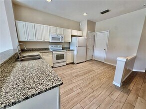 912 Hampton Cir in Naples, FL - Building Photo - Building Photo