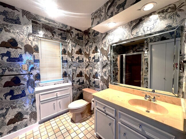 2002 Tucumcari Dr in Houston, TX - Building Photo - Building Photo