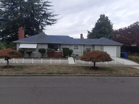 3505 NE Ainsworth St in Portland, OR - Building Photo