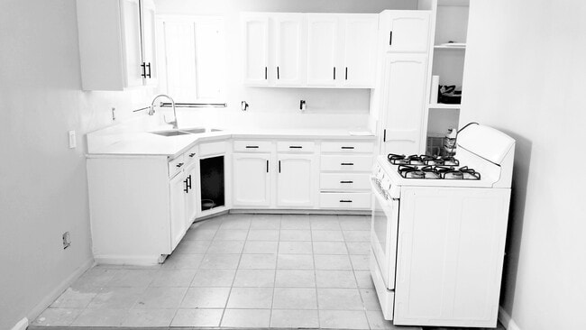 6228 Cahuenga Blvd in North Hollywood, CA - Foto de edificio - Building Photo