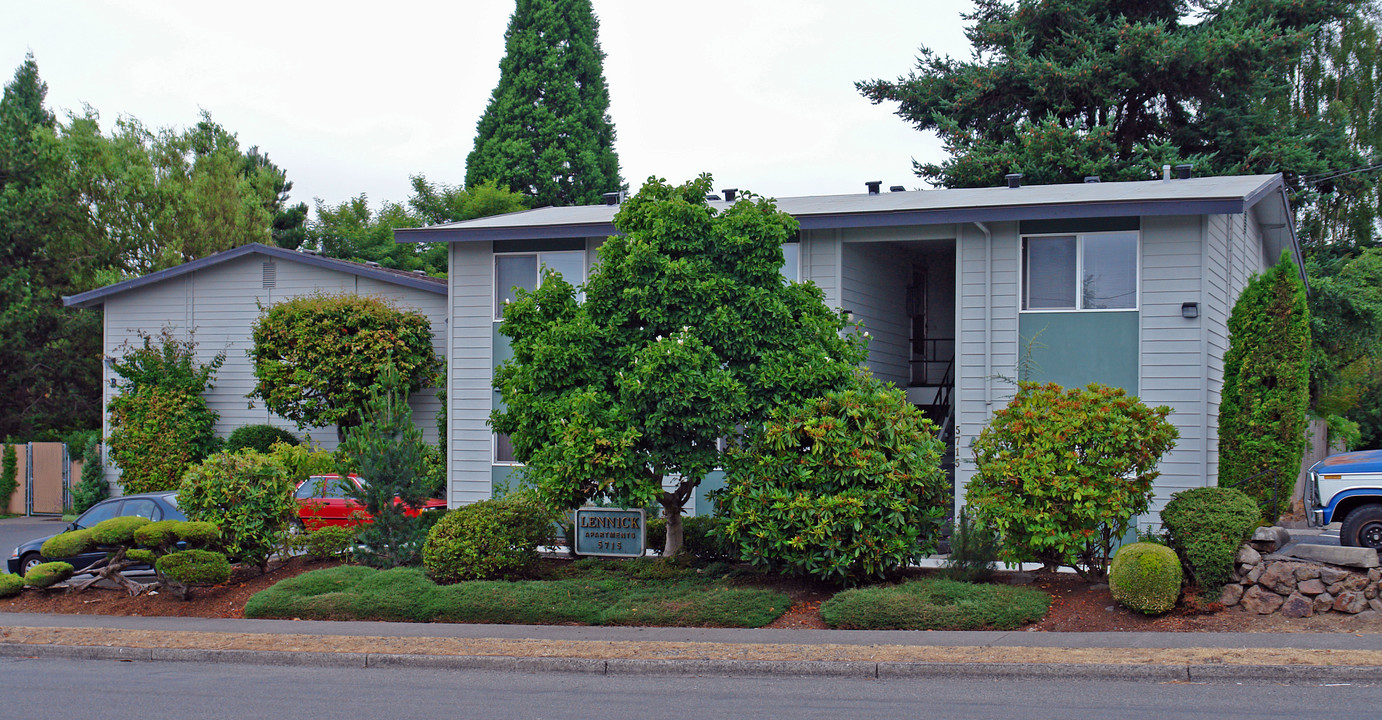 Lennick Court Apartments in Tacoma, WA - Building Photo