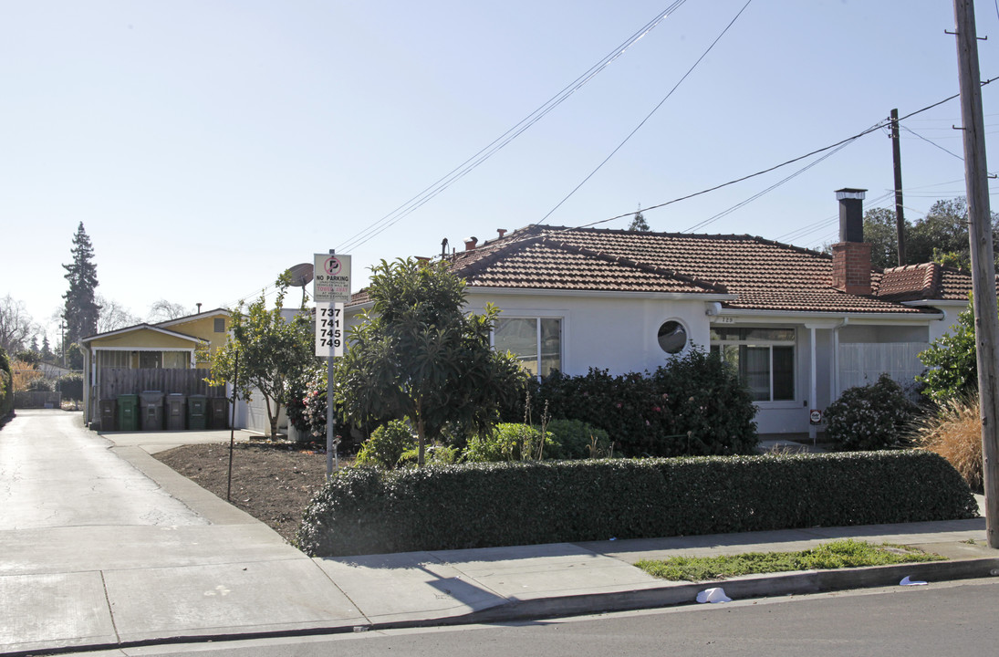 729 Medford Ave in Hayward, CA - Foto de edificio