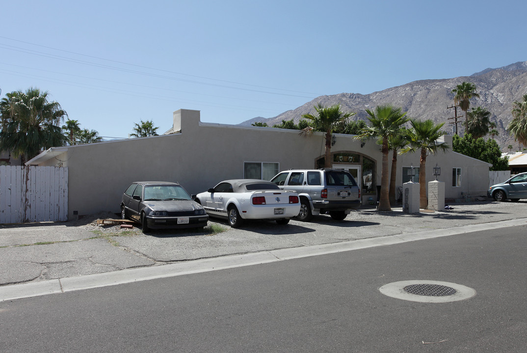 443 E Chuckwalla Rd in Palm Springs, CA - Building Photo