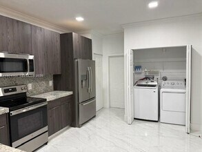 3821 Pond Apple Dr in Weston, FL - Building Photo - Building Photo