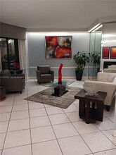 1000 St Charles Pl in Pembroke Pines, FL - Building Photo - Building Photo