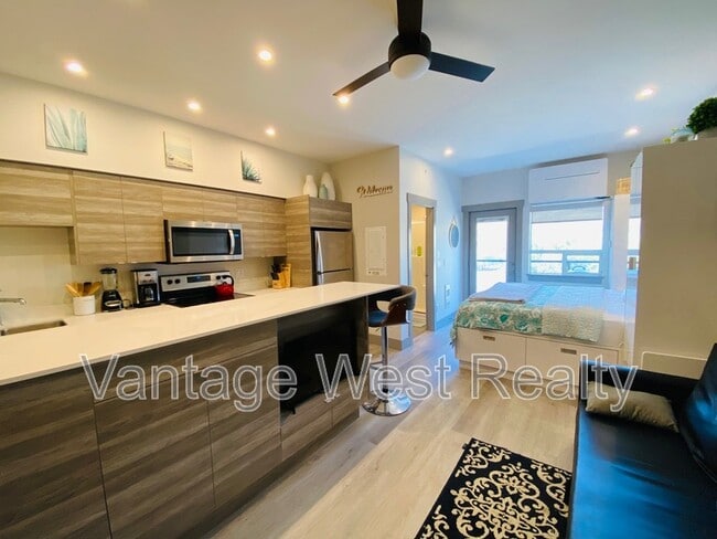 property at 2555-2555 Lakeshore Rd