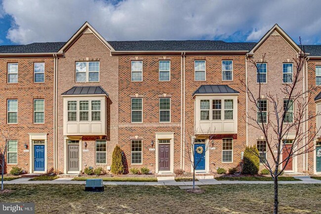 property at 818 S Macon St.