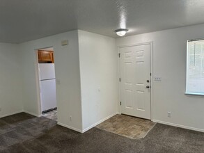 4106 Virginia Ave in Springfield, OR - Foto de edificio - Building Photo