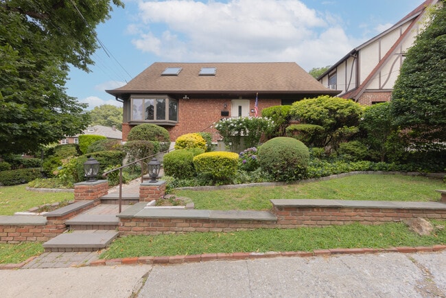 property at 55 W Devonia Ave