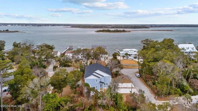 331 Live Oak St in Emerald Isle, NC - Building Photo - Building Photo