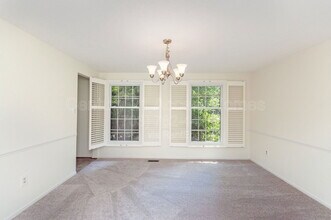 7690 Middle Valley Dr in Springfield, VA - Building Photo - Building Photo