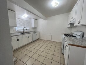 320 Palm Dr in Ridgecrest, CA - Building Photo - Building Photo