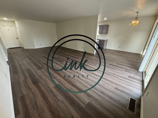 property at 1320 E Marion Russell Dr