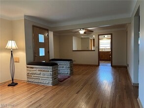 7570 Hoertz Rd in Parma, OH - Building Photo - Building Photo