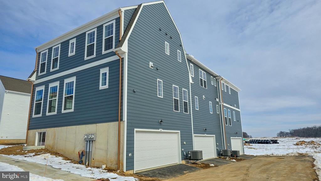 32 Old Barn Wy in Carlisle, PA - Building Photo