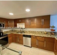 567 NW 98th Ave in Plantation, FL - Building Photo - Building Photo