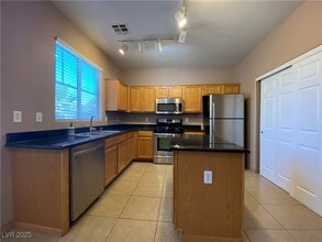 5680 Arrow Tree St in Las Vegas, NV - Building Photo - Building Photo